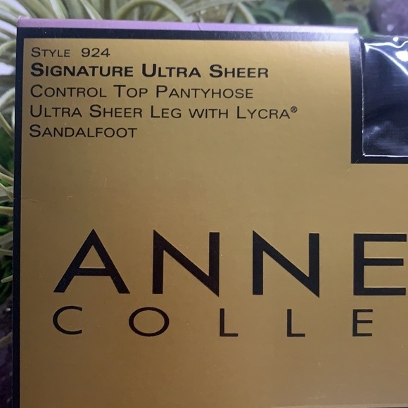 New with tags Anne Klein style 924 signature Ultra sheer control top pantyhose - Picture 2 of 5